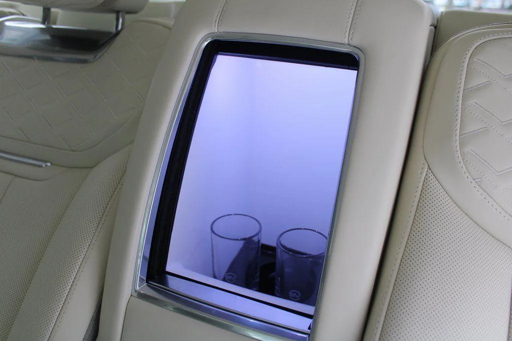 New 2024 Ostuni Pearl White Land Rover SV image 29