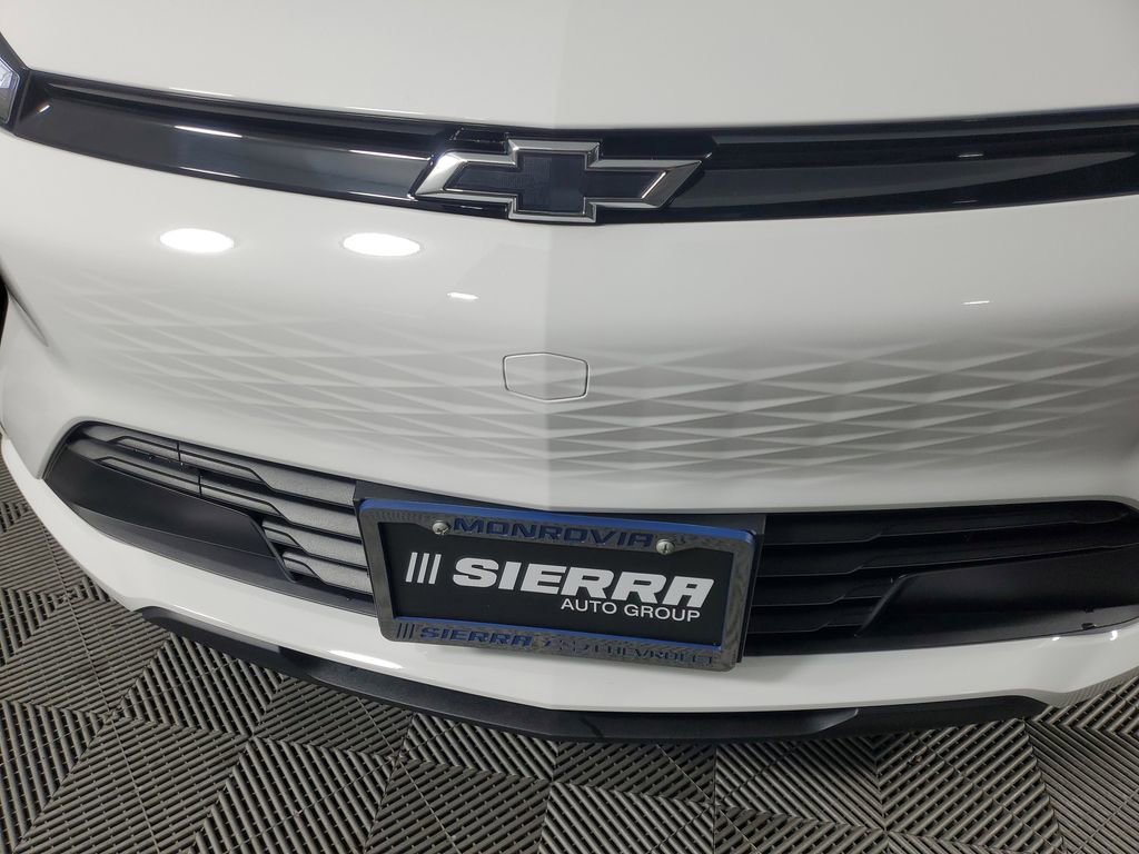 New 2027 Summit White Chevrolet LT image 10
