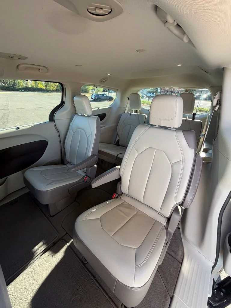 Used 2017 Tusk White Chrysler Touring L image 23