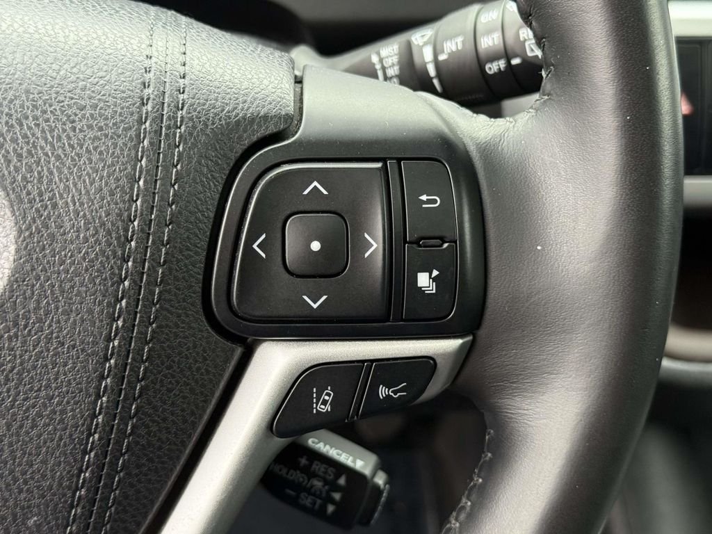 Used 2017 Black Toyota XLE image 23