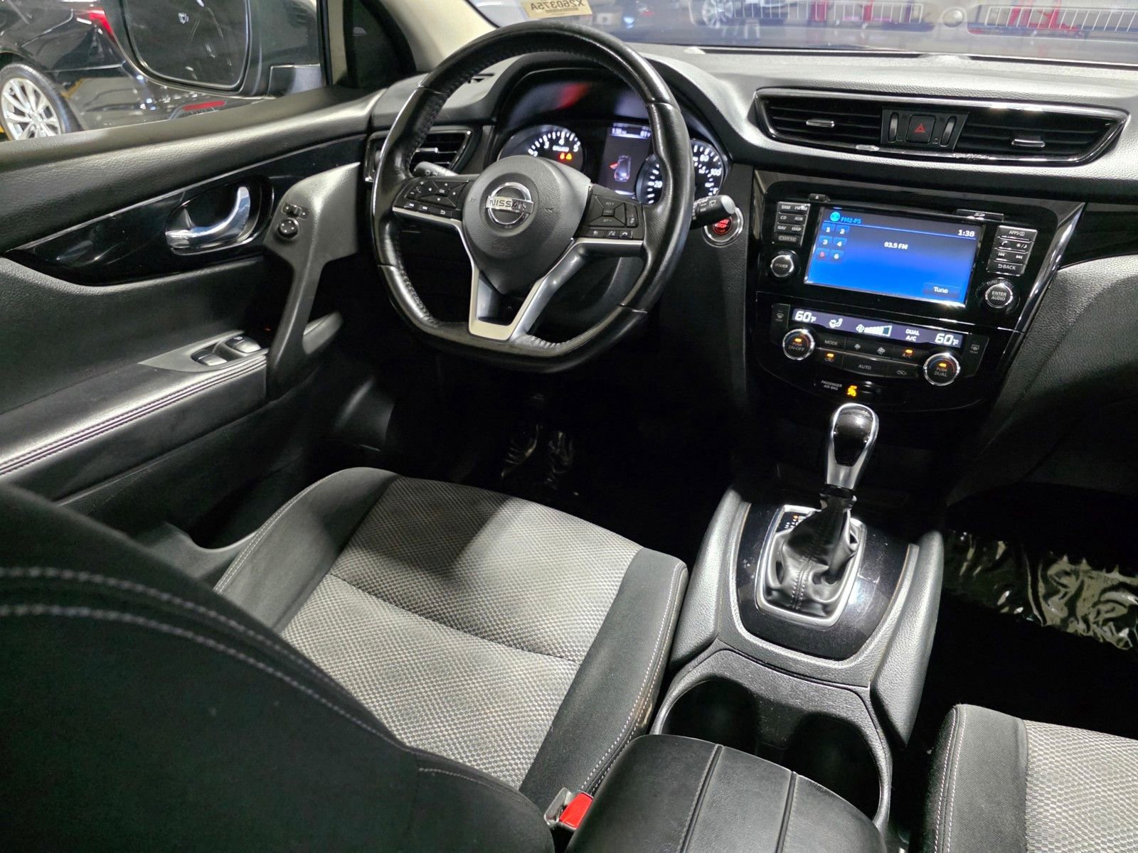 Used 2018  Nissan SV image 19