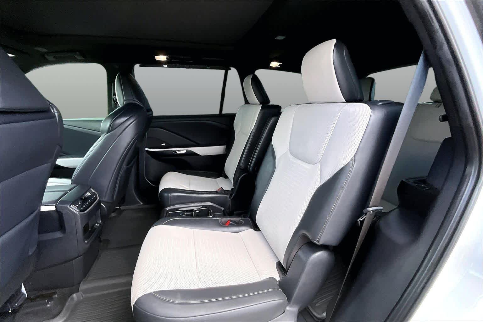 Certified Used 2025 WIND CHILL PEARL Lexus F SPORT Handling image 21