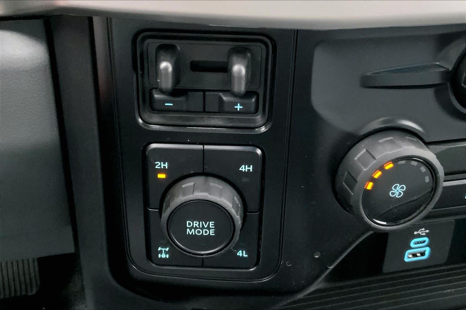 New 2026 Oxford White Ford F-250® XL image 16