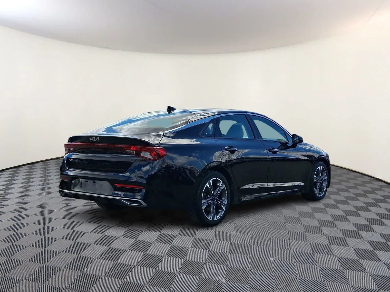 Used 2022 Ebony Black Kia EX image 5