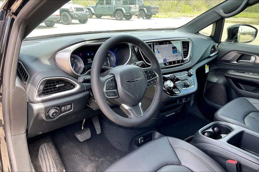 New 2026 Chrysler Pacifica Select 4D Passenger Van