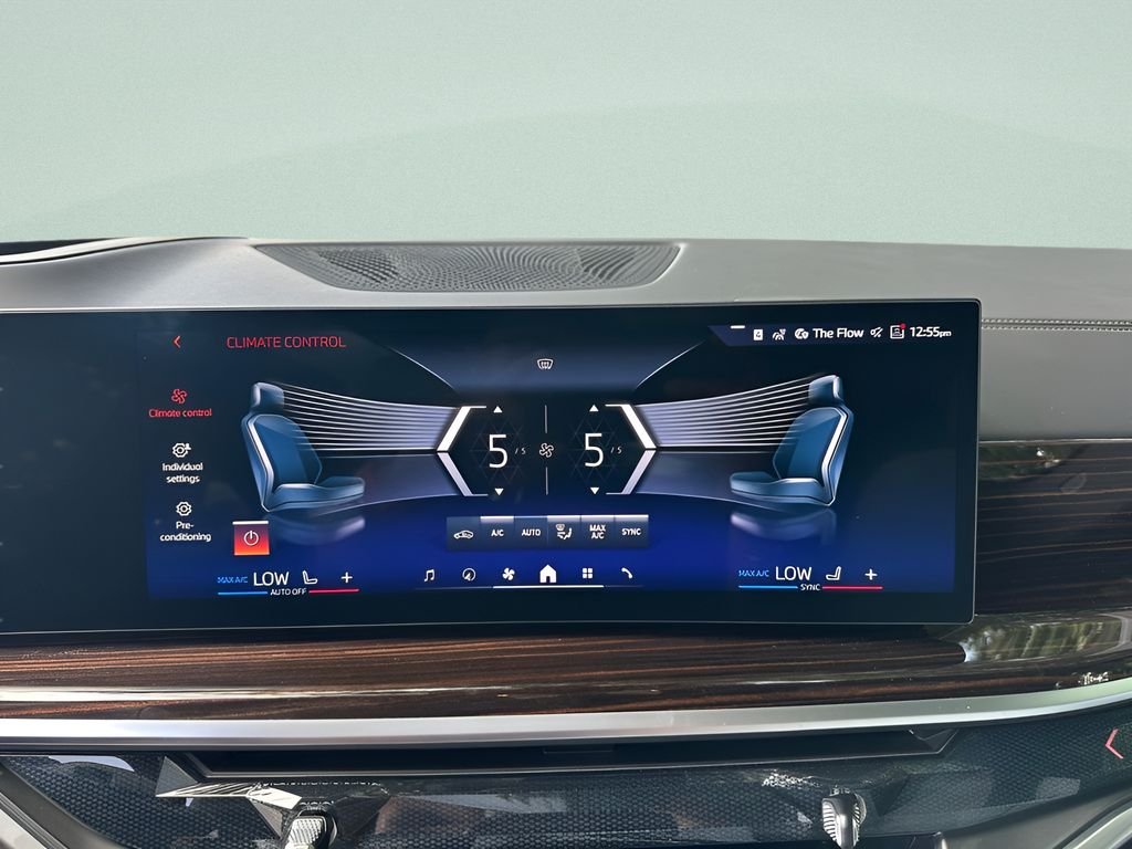 New 2026 Mineral White Metallic BMW sDrive40i image 16