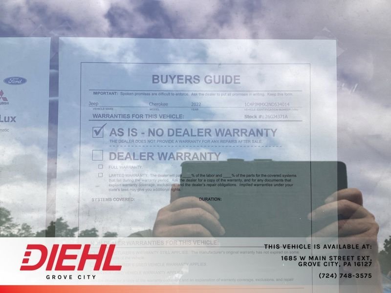 Used 2022 White Jeep Latitude Lux image 18