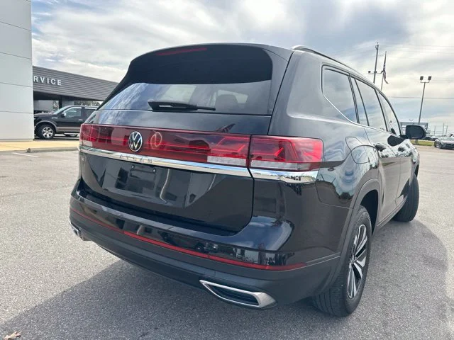 Used 2024 Deep Black Pearl Effect Volkswagen 2.0T SE image 19