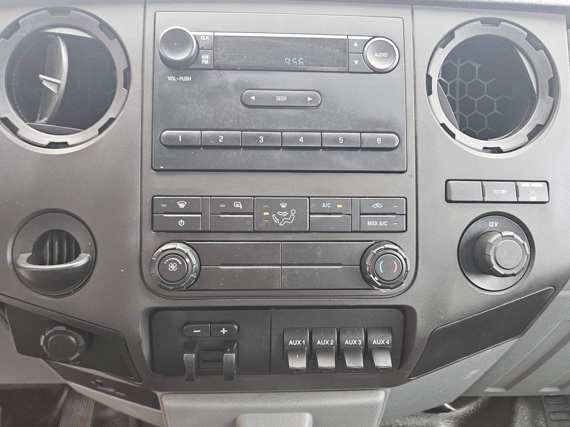 Used 2015 Oxford White Ford XL image 13