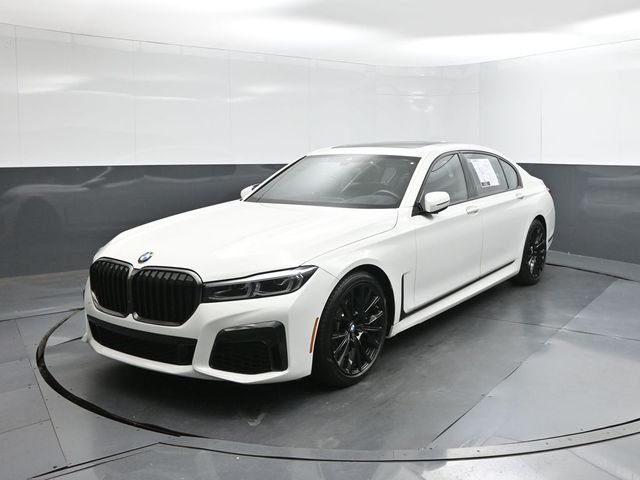 Used 2022 White BMW 740i image 34