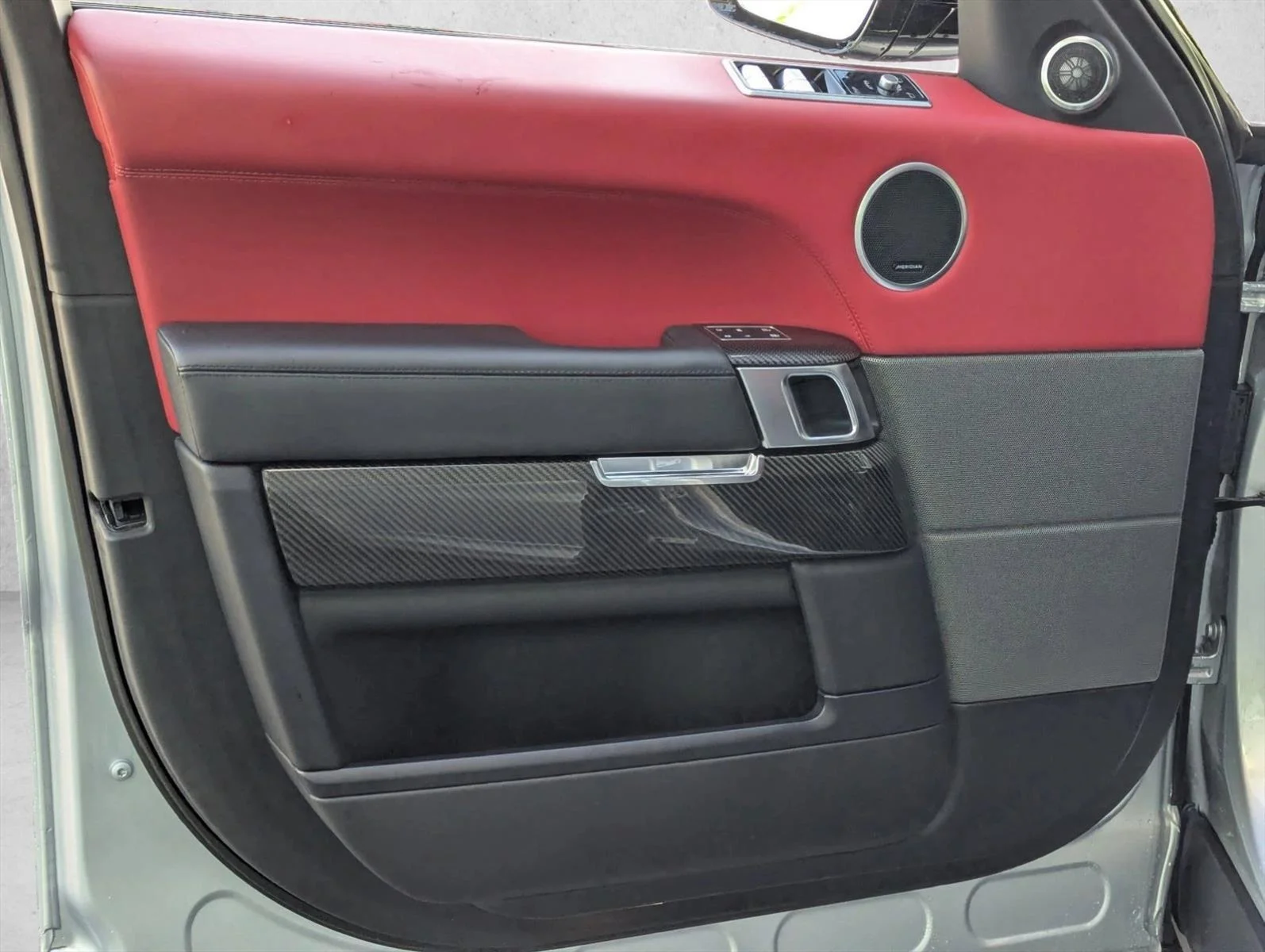 Used 2022 Silver/Gray Land Rover SVR image 7