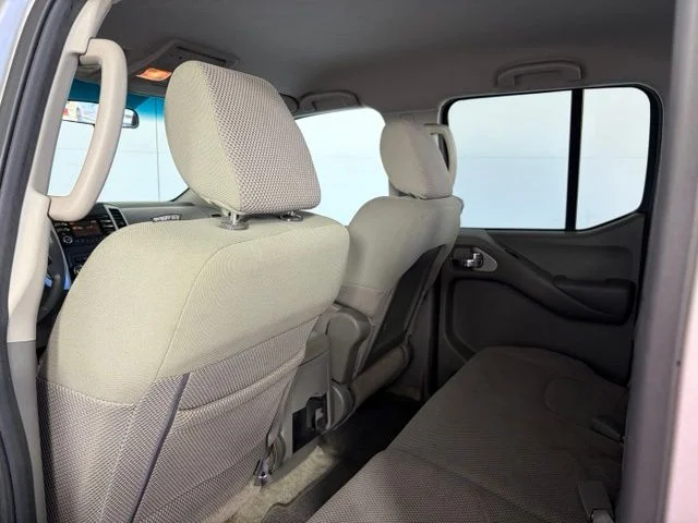 Used 2013 Silver Nissan SV image 29