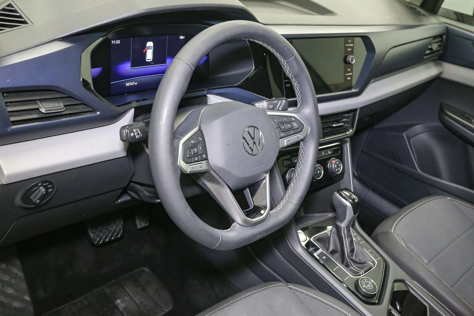 Used 2023 Pure White Volkswagen SE image 26