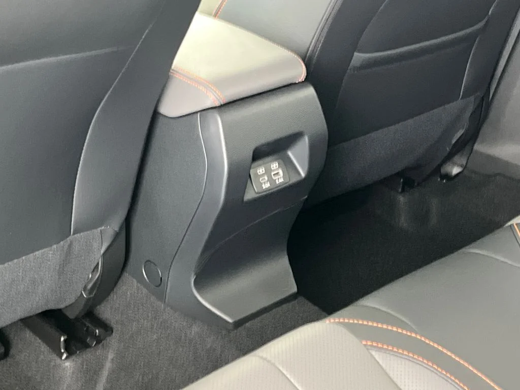 New 2026 CITRON YELLOW PEARL Subaru Limited Hybrid image 35