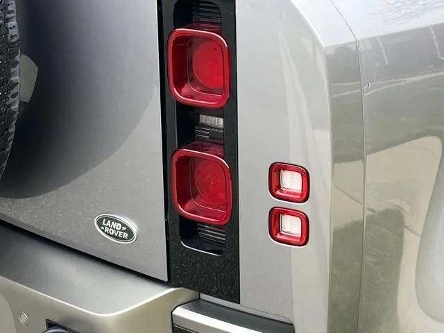 Used 2022 Gray Land Rover X-Dynamic SE image 13