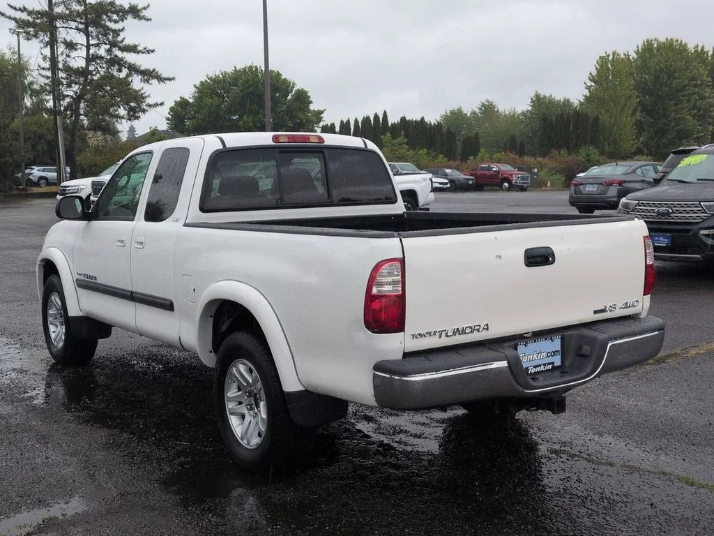 Used 2006 Natural White Toyota SR5 image 3