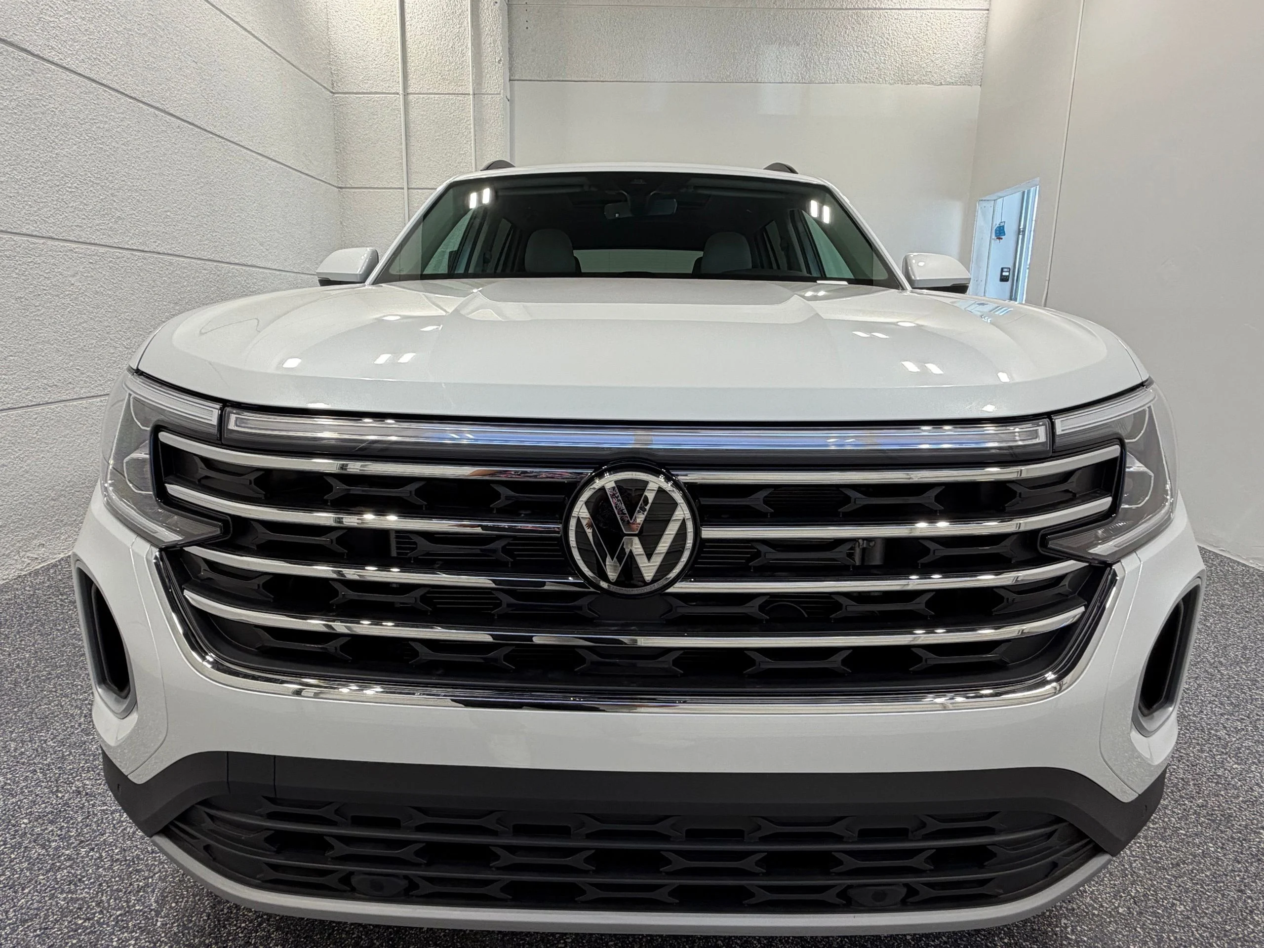 New 2026 White Volkswagen 2.0T SE w/Technology image 10