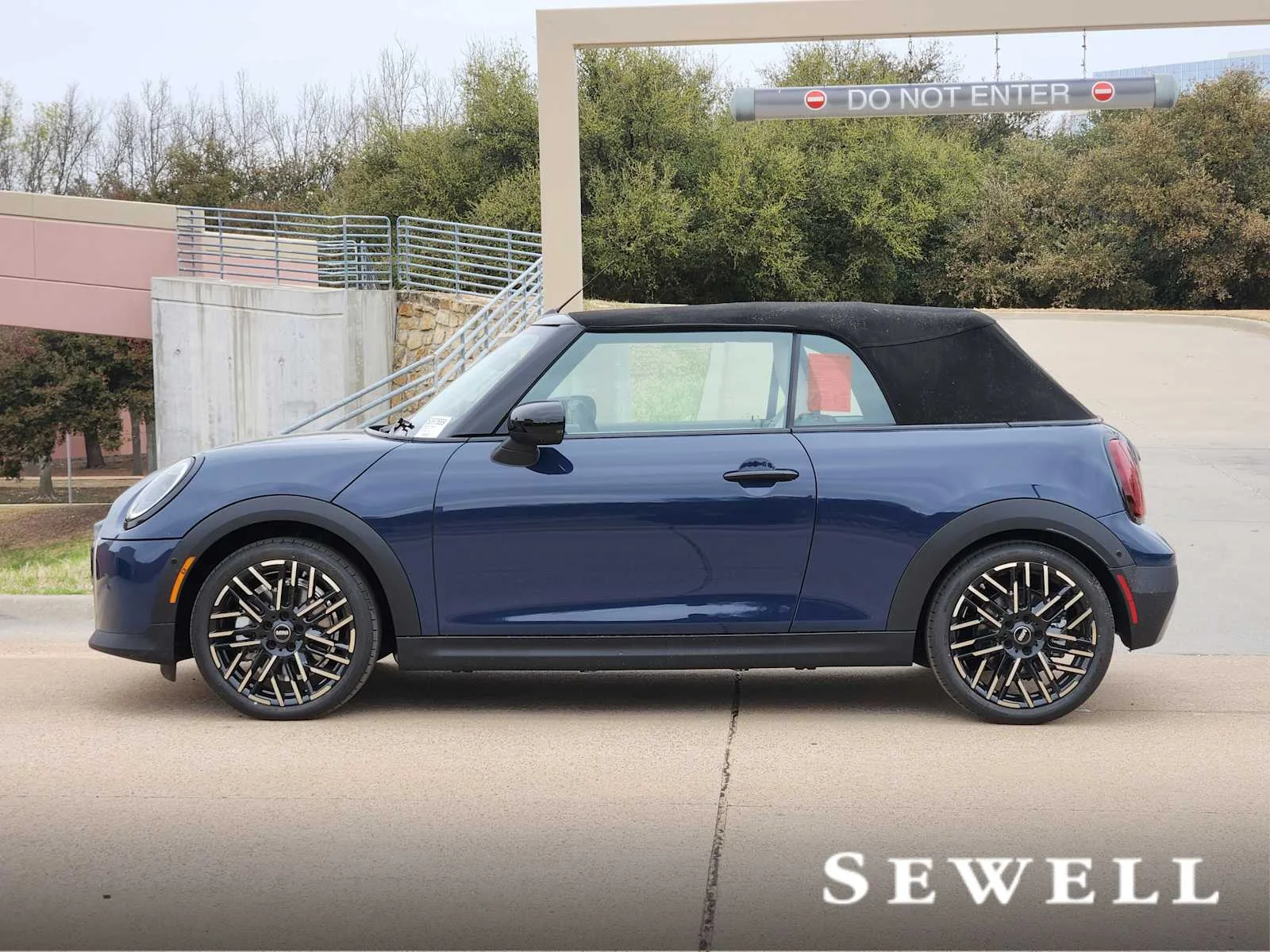 New 2026 Indigo Sunset Blue Metallic MINI Iconic image 2
