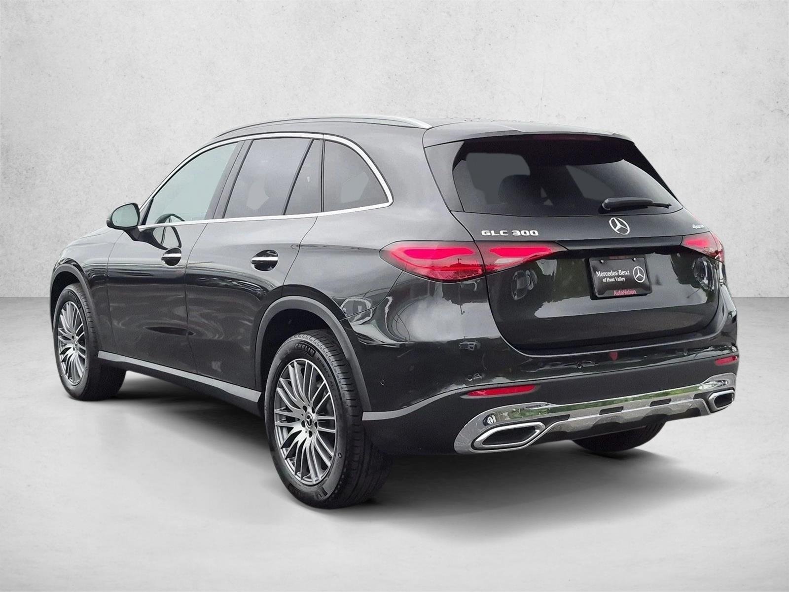 Used 2026 Graphite Grey Metallic Mercedes-Benz GLC 300 image 8