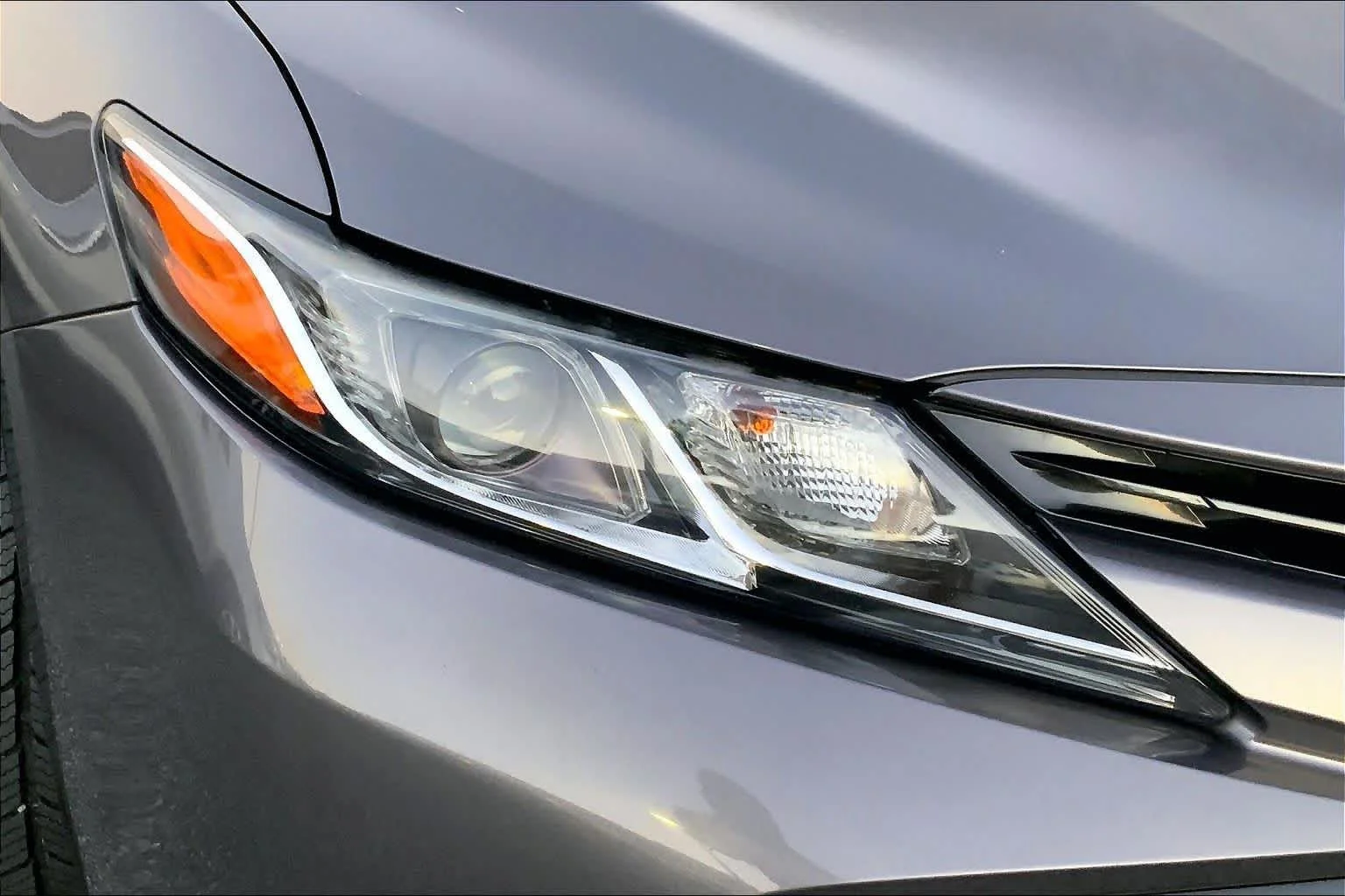 Used 2020 Predawn Gray Mica Toyota LE image 24