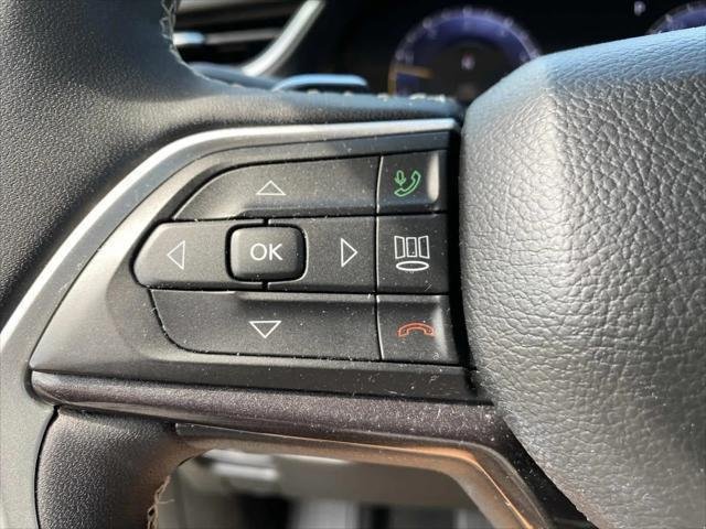 Used 2023 Diamond Black Crystal Pearlcoat Jeep Laredo image 18