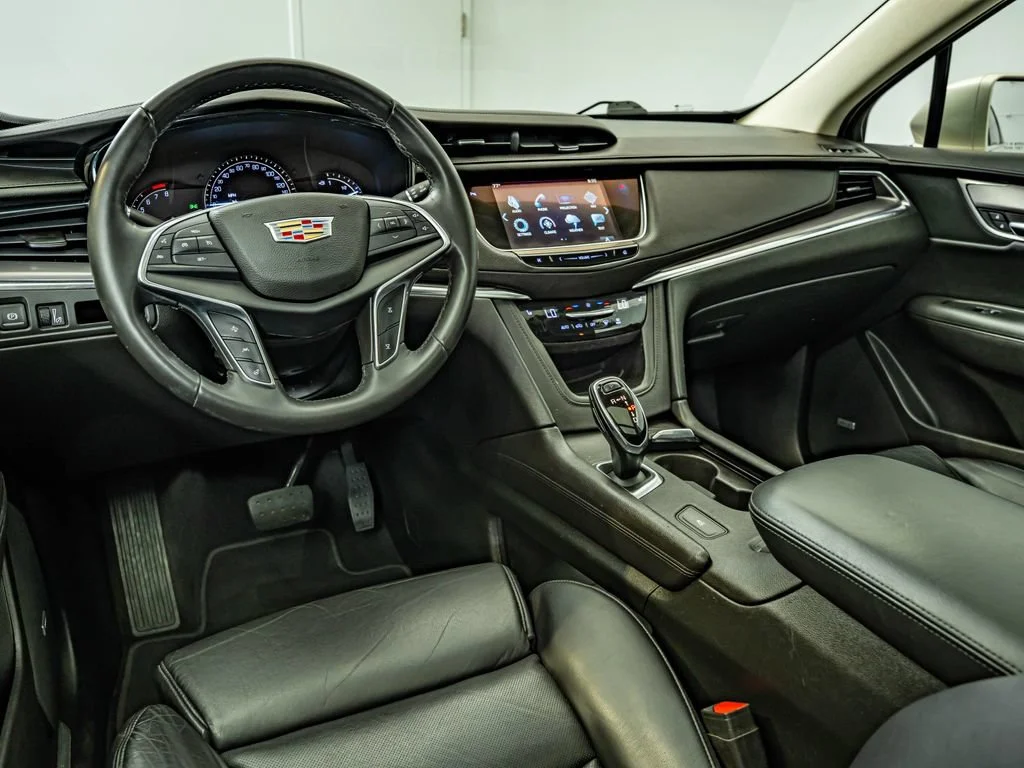 Used 2017 Silver Coast Metallic Cadillac Luxury image 30