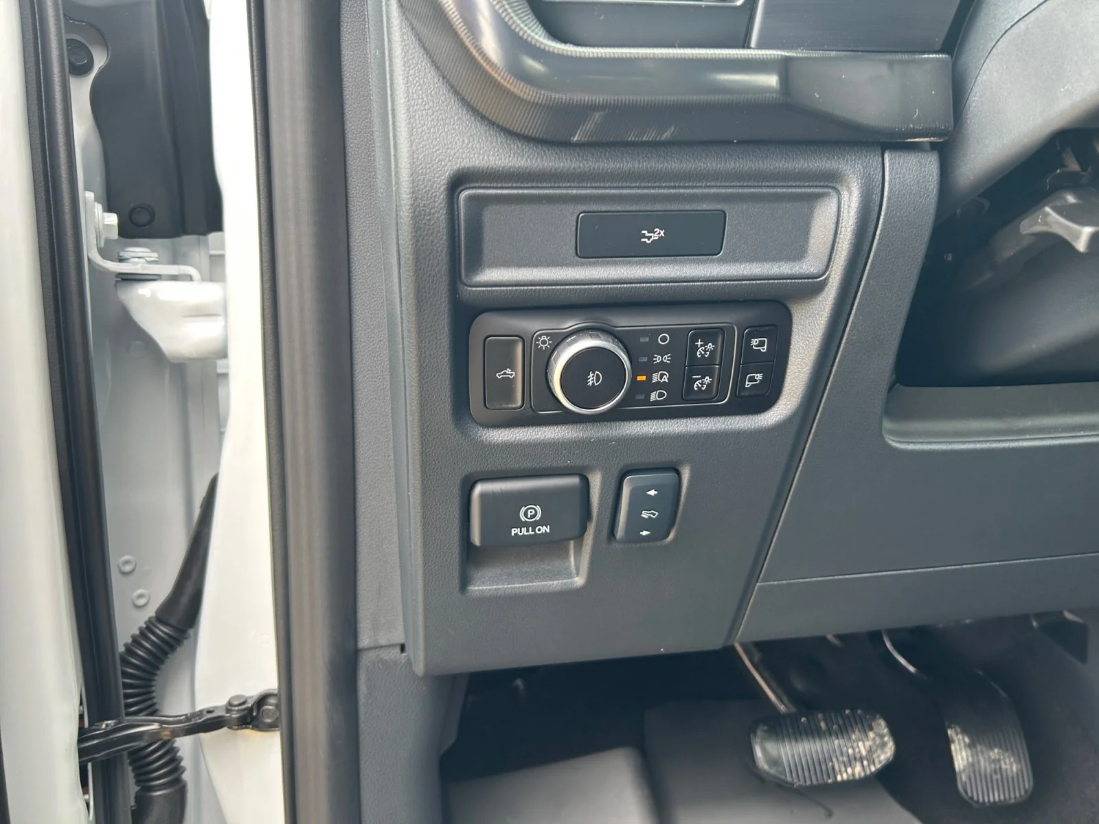 New 2026 Oxford White Ford Lariat image 16