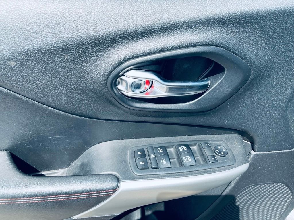 Used 2018 Gray Jeep Trailhawk image 13