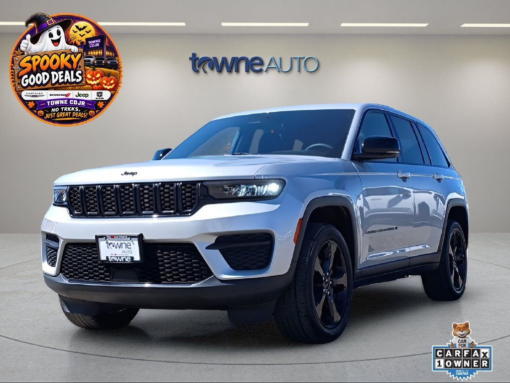 Used 2023 Silver Jeep Altitude X image 1