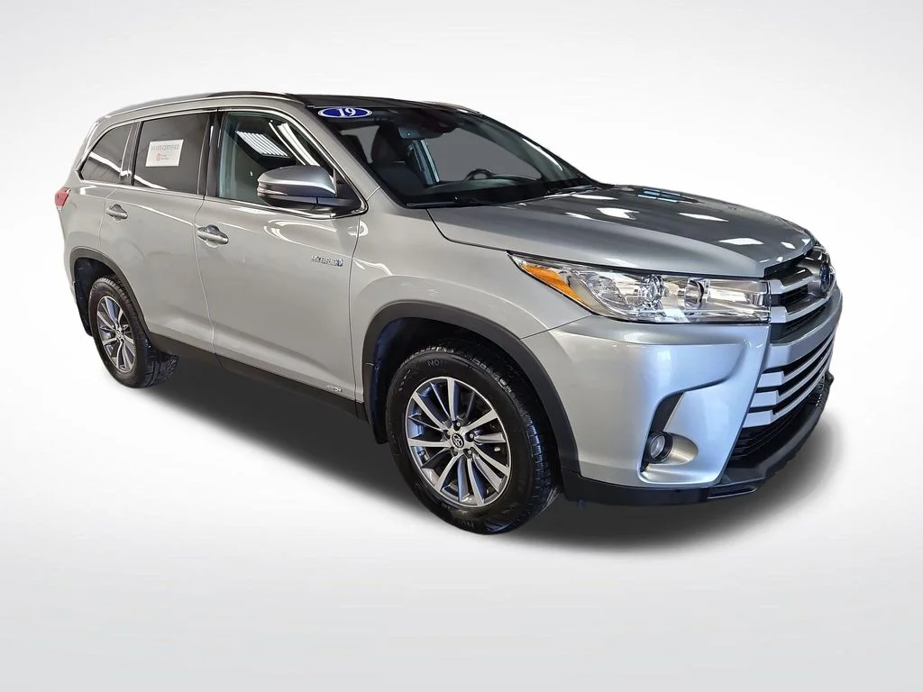 Certified Used 2019 Silver Toyota XLE image 7