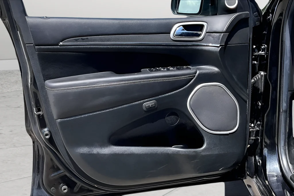 Used 2014 Black Jeep SRT image 17