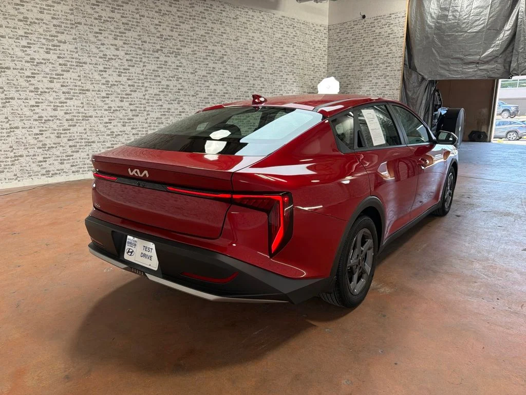 Used 2025 Currant Red Kia LXS image 7