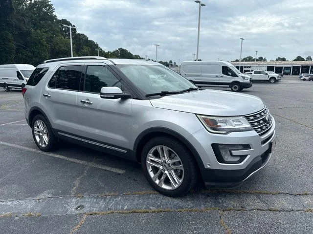 Used 2017 Ingot Silver Ford Limited image 1