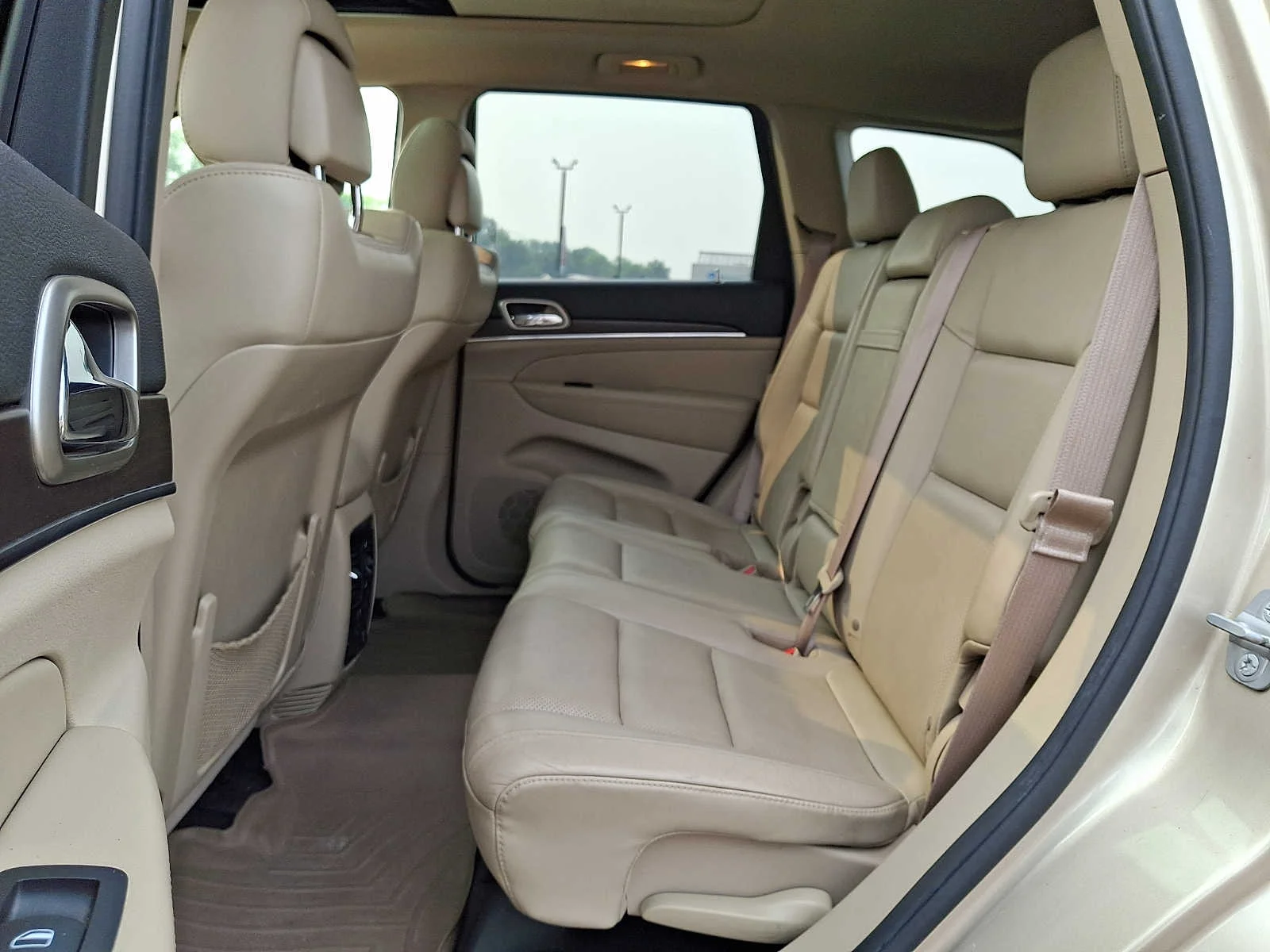 Used 2014 Cashmere Pearlcoat Jeep Limited image 10