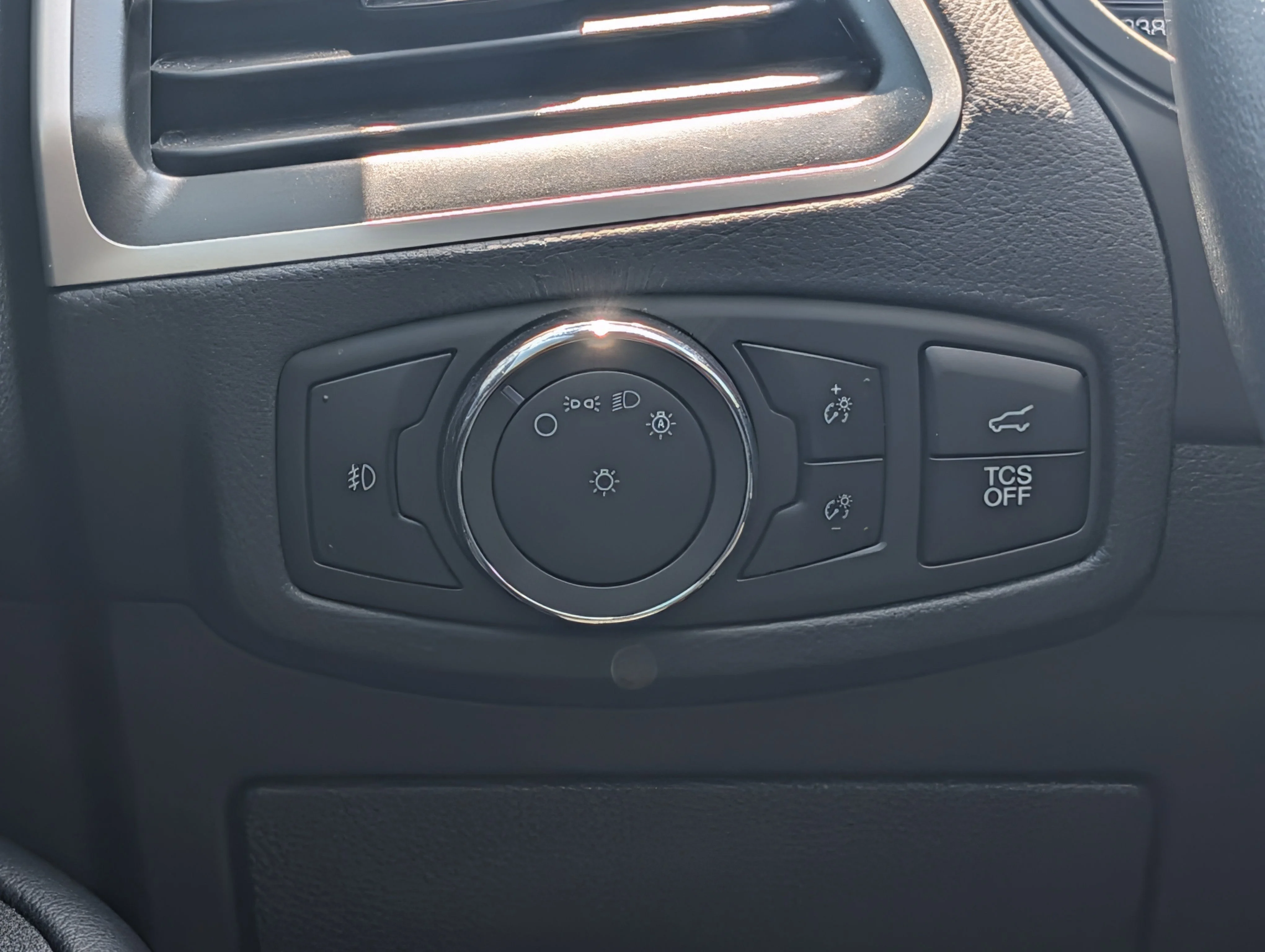Used 2024 AGATE BLACK METAL Ford SEL image 26