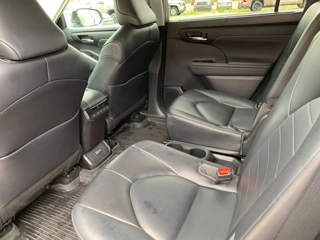 Used 2022 Silver Toyota XLE image 14