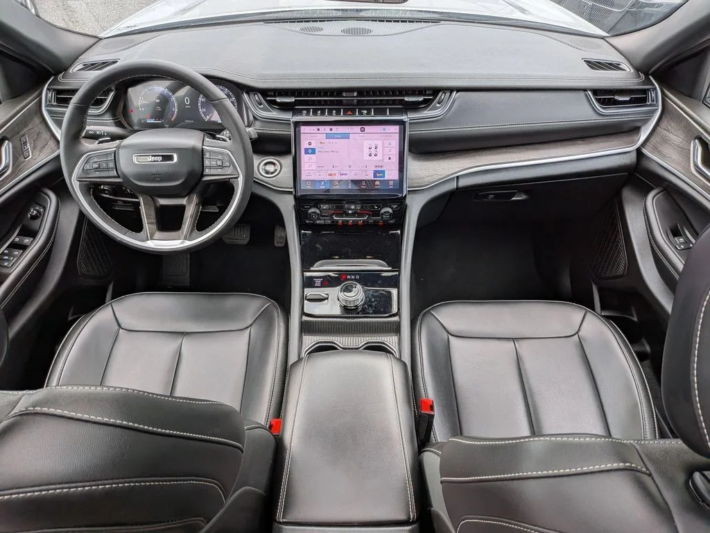 Used 2025 Silver Jeep Limited image 24