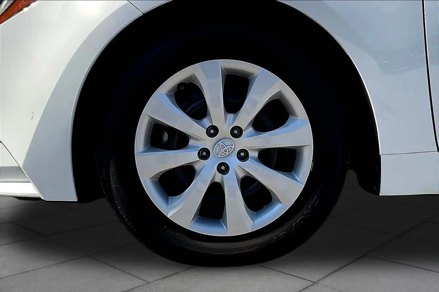Used 2024 Ice Cap Toyota LE image 11