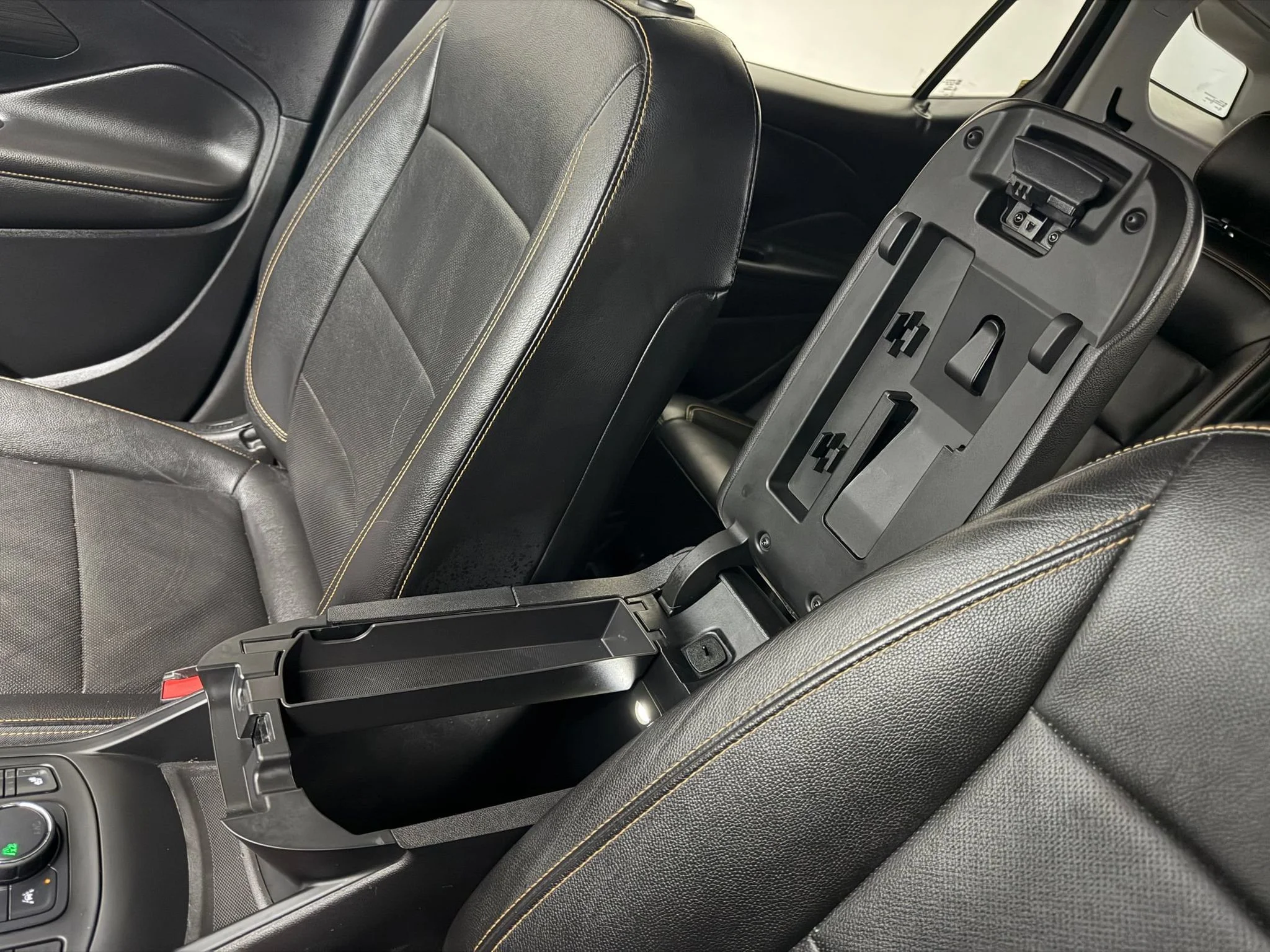 Used 2021 Satin Steel Metallic GMC SLT image 30