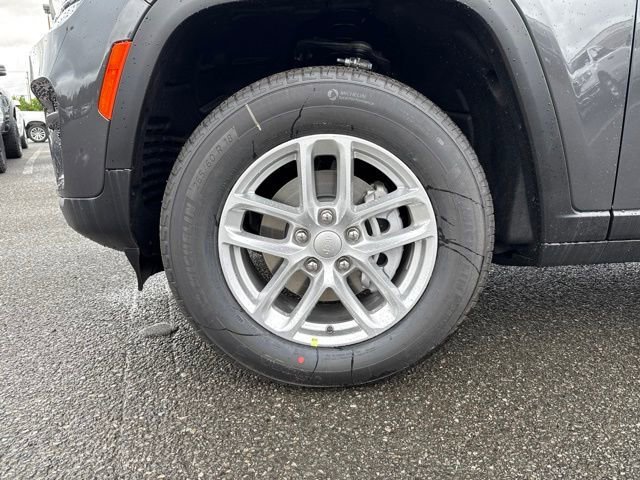 New 2026 Baltic Gray Metallic Clear-Coat Exterior Paint Jeep Laredo image 9