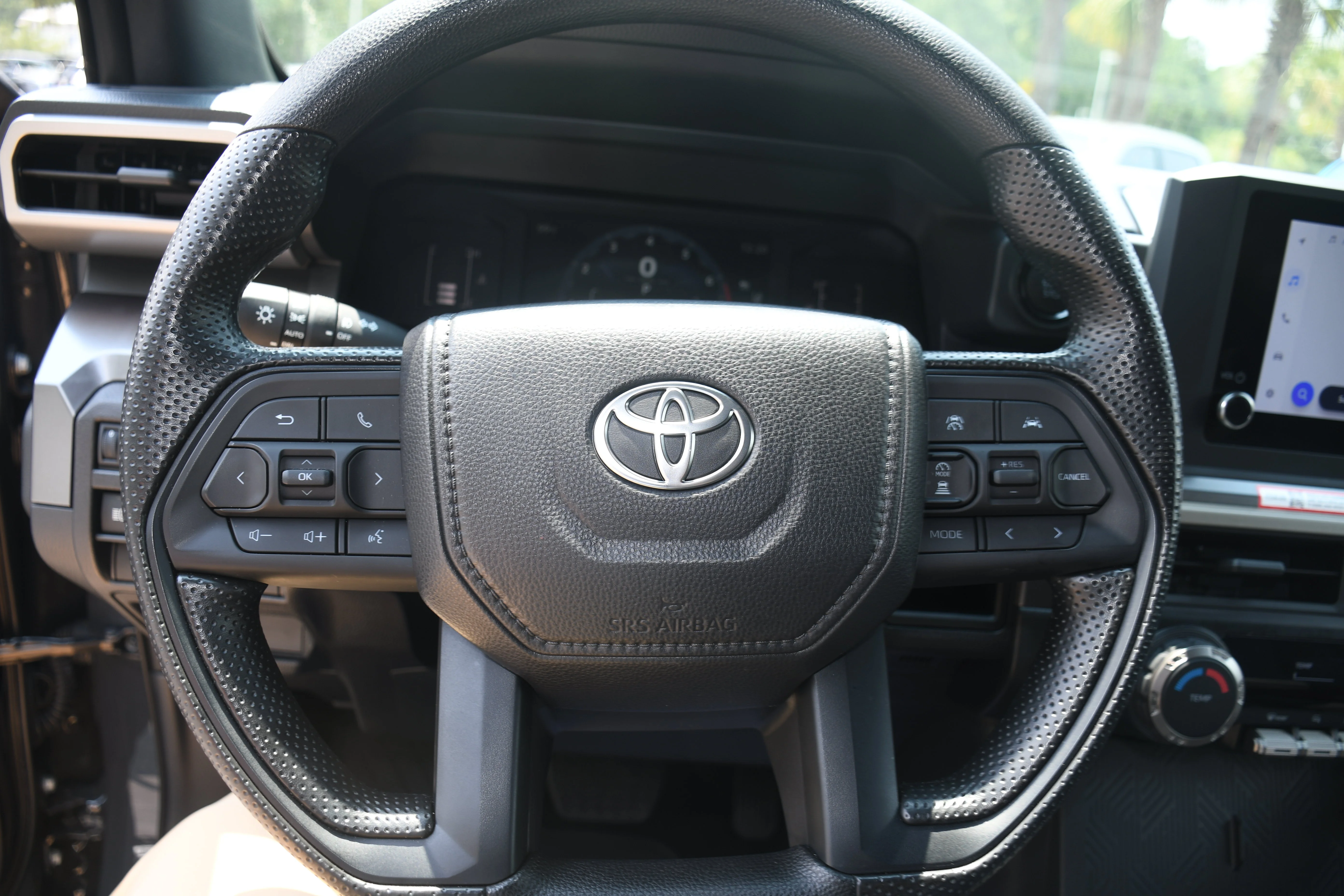 2025 Toyota Tacoma SR5 - Photo 12