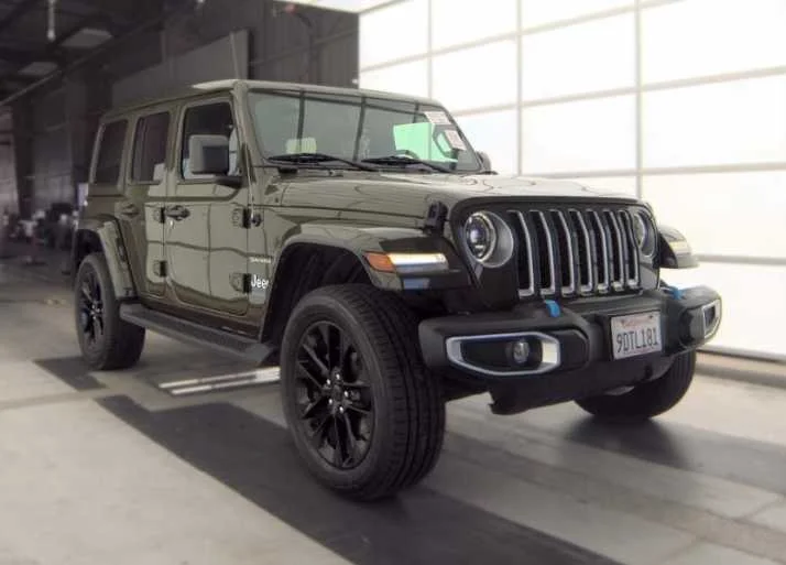 Used 2023 Sarge Green Clearcoat Jeep Sahara image 4
