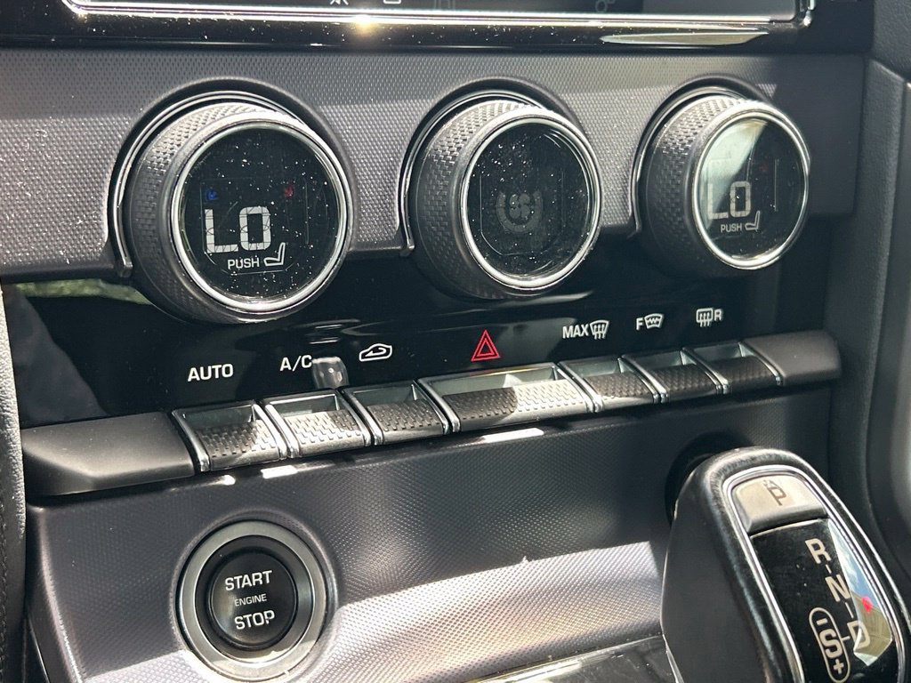 Used 2018 White Jaguar Base image 27