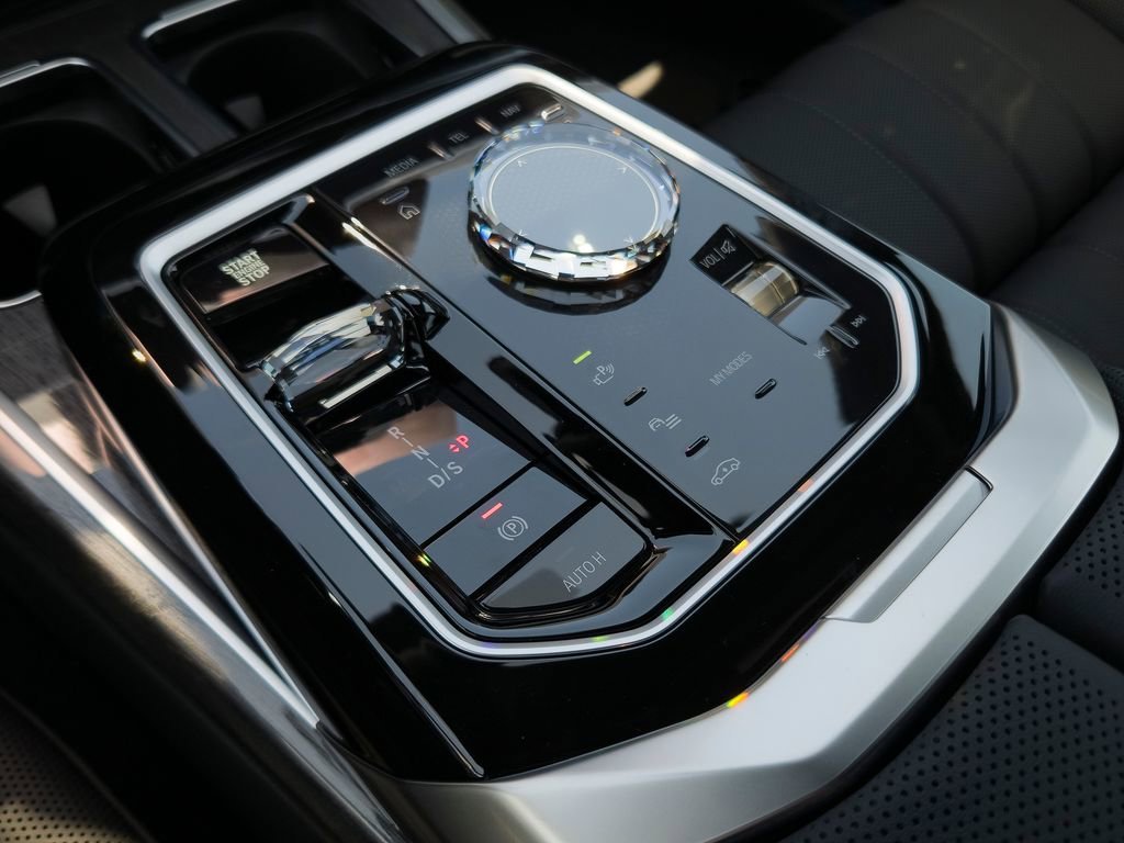 New 2026 Black Sapphire Metallic BMW 740i xDrive image 10