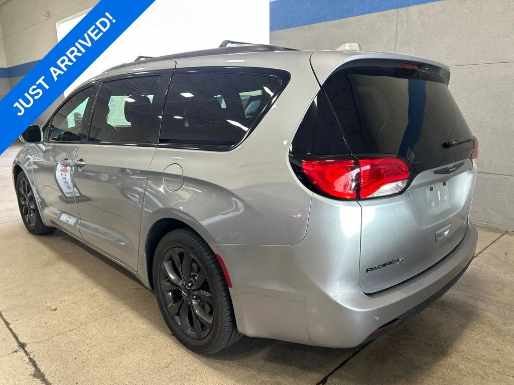 Used 2020 Billet Silver Metallic Chrysler Touring L Plus image 4