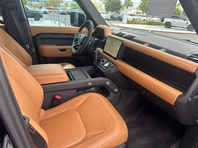 Used 2023 Black Land Rover V8 image 10