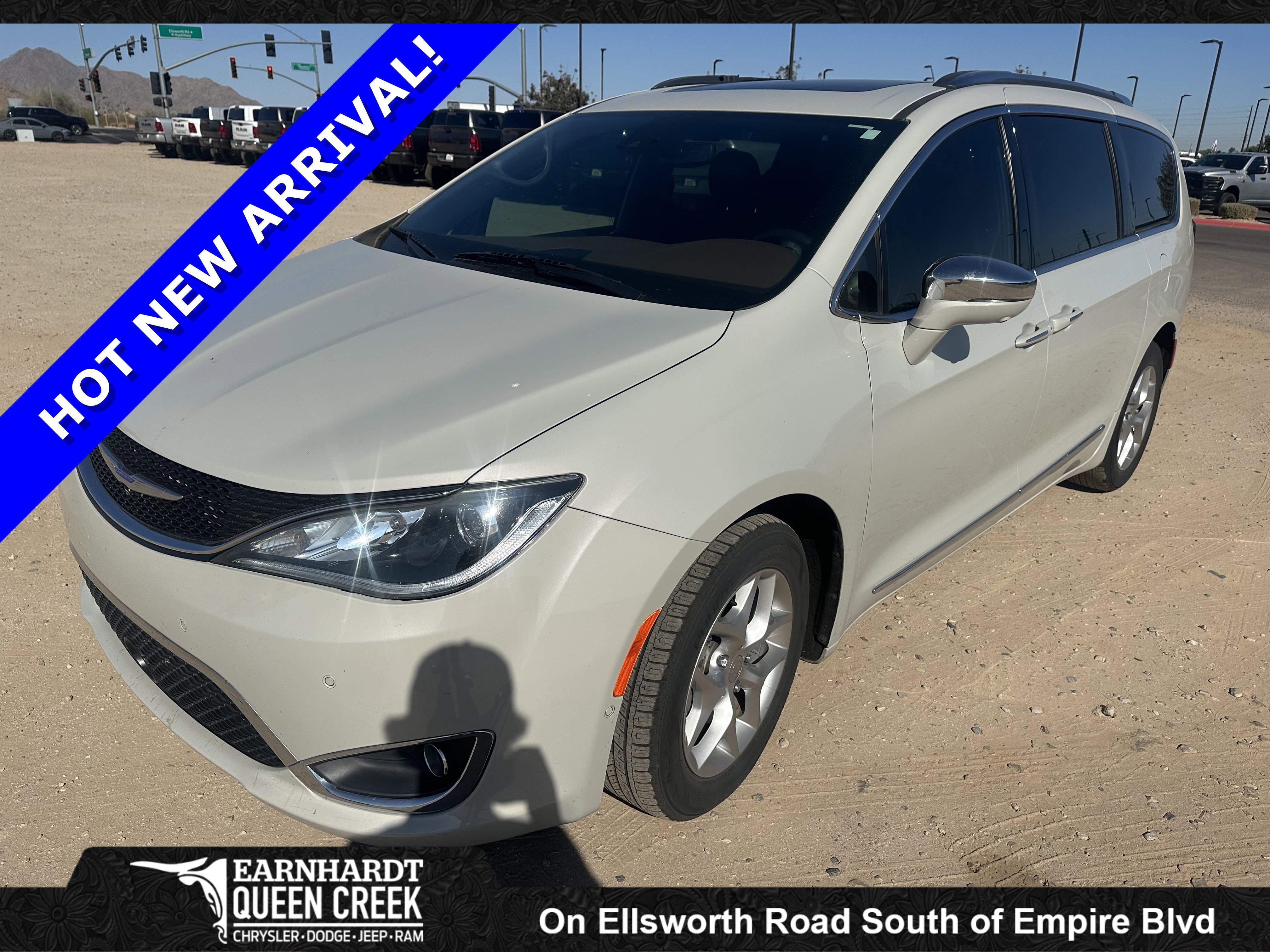 2020 Chrysler Pacifica Limited's photo