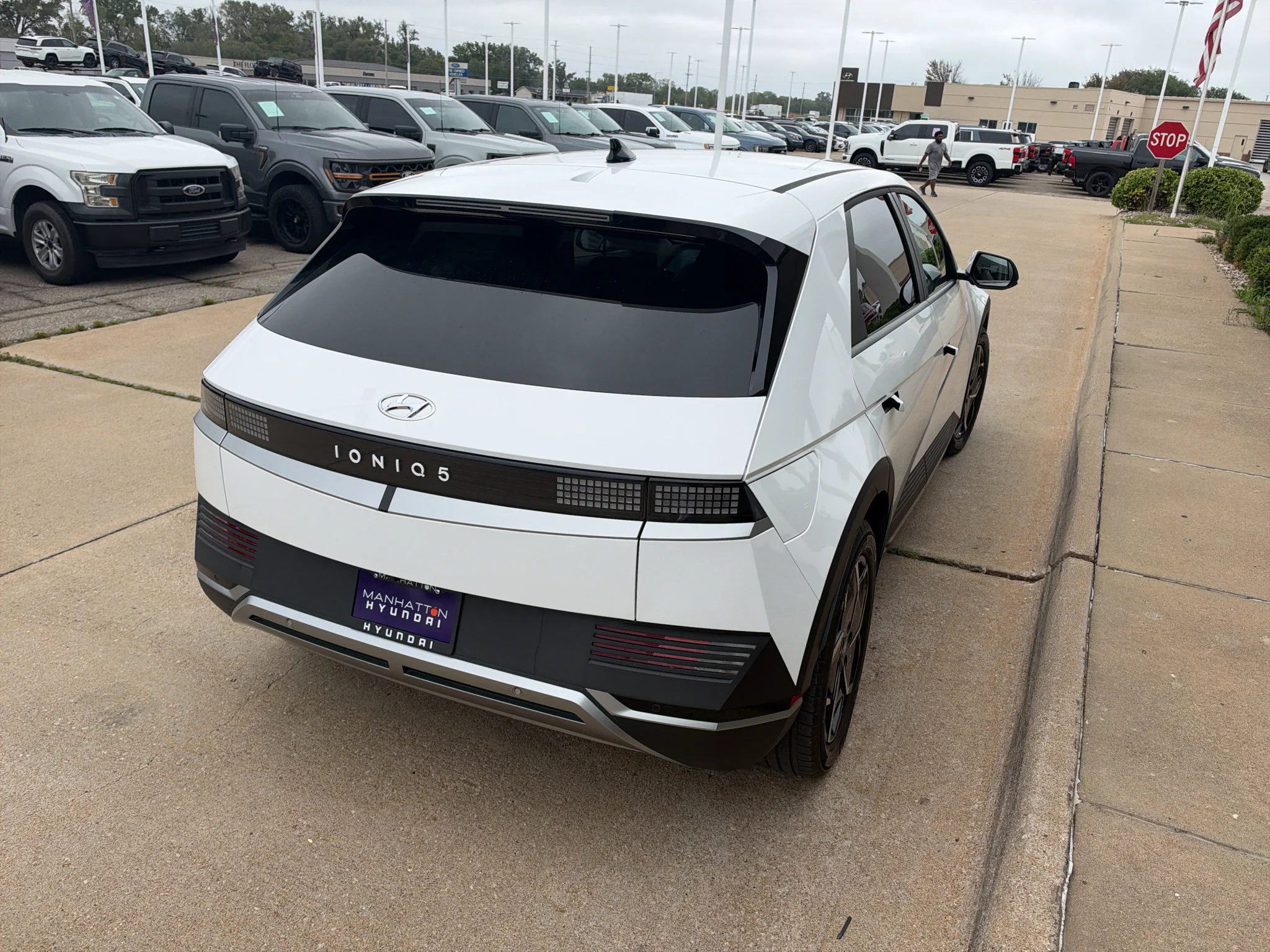 Used 2024 Atlas White Hyundai SEL image 5