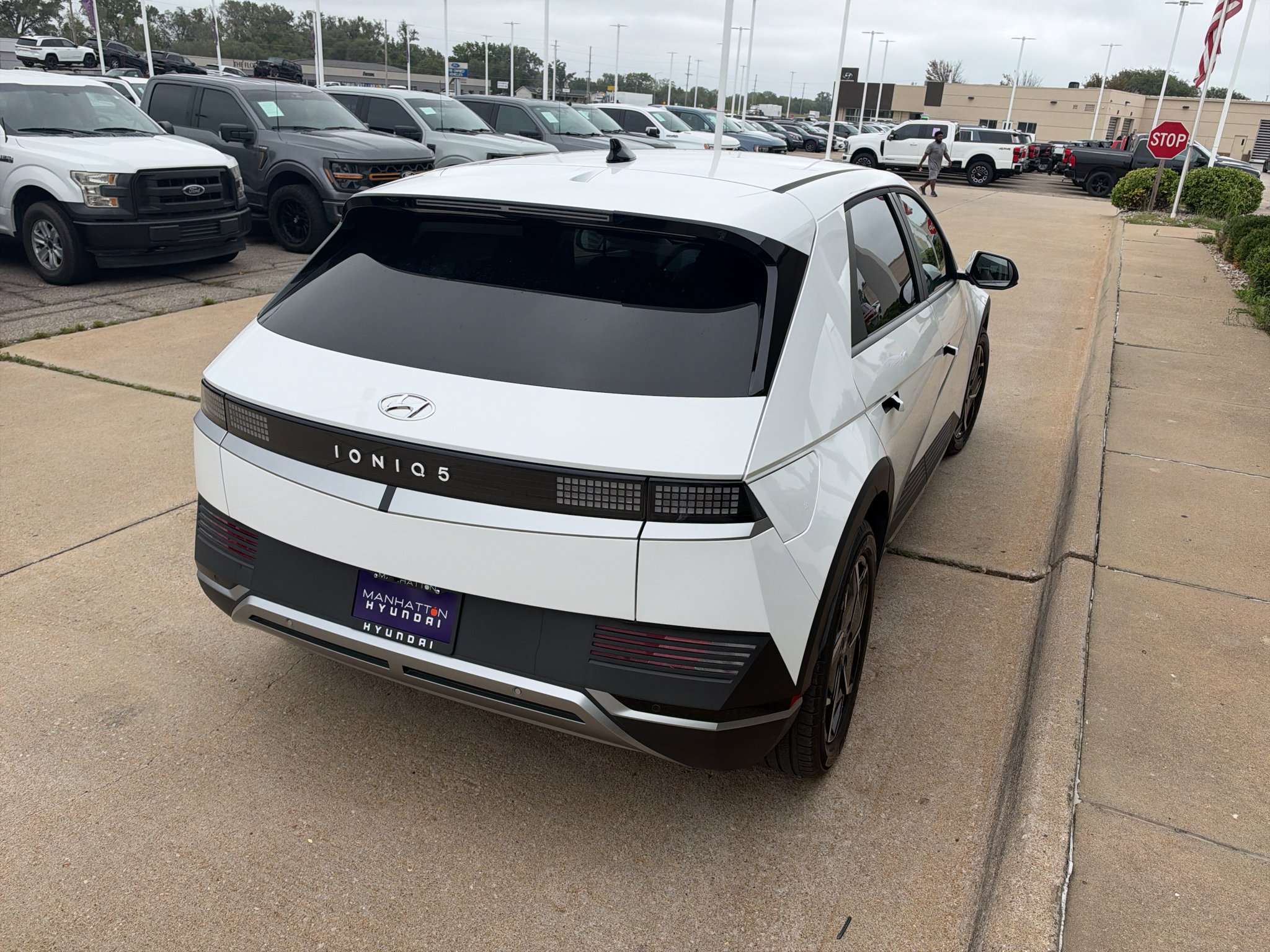 Used 2024 Atlas White Hyundai SEL image 5