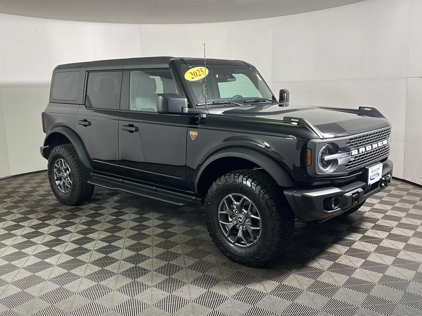 Used 2025 Shadow Black Ford Badlands image 5